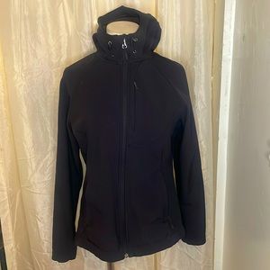EUC Women’s Kirkland black full zip hooded waterproof jacket size small